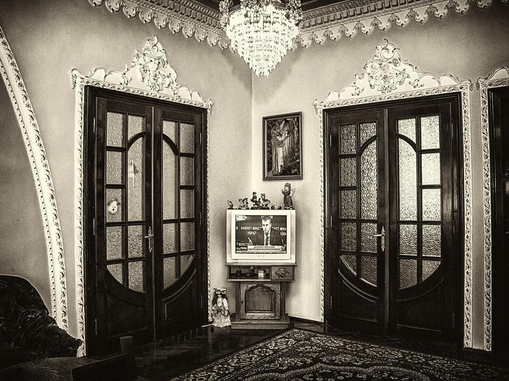 Vip-Apartments Angel Palas Chernivtsi Luaran gambar