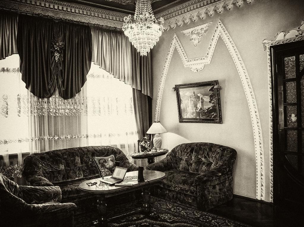 Vip-Apartments Angel Palas Chernivtsi Luaran gambar