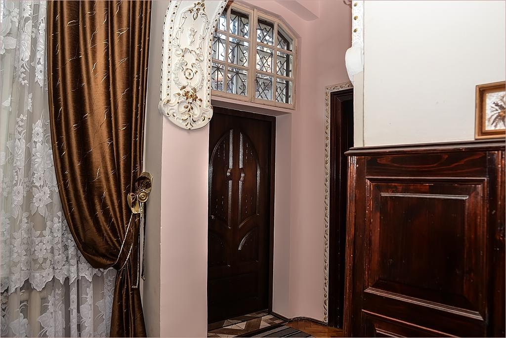 Vip-Apartments Angel Palas Chernivtsi Luaran gambar