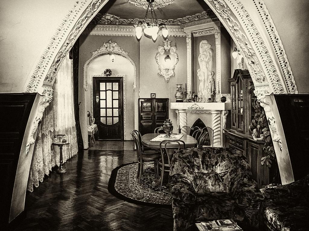 Vip-Apartments Angel Palas Chernivtsi Luaran gambar